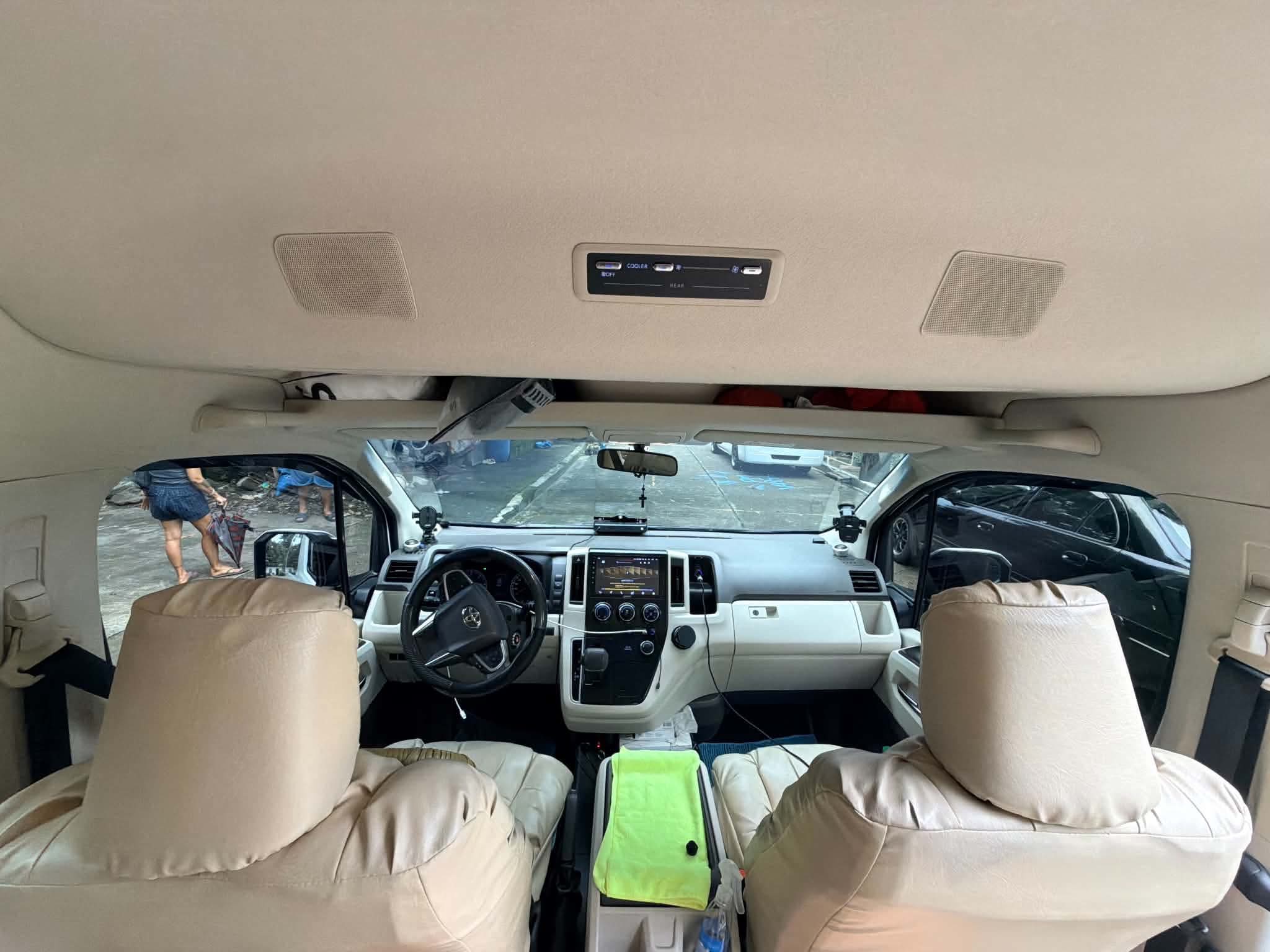Toyota HiAce Grandia — photo 2