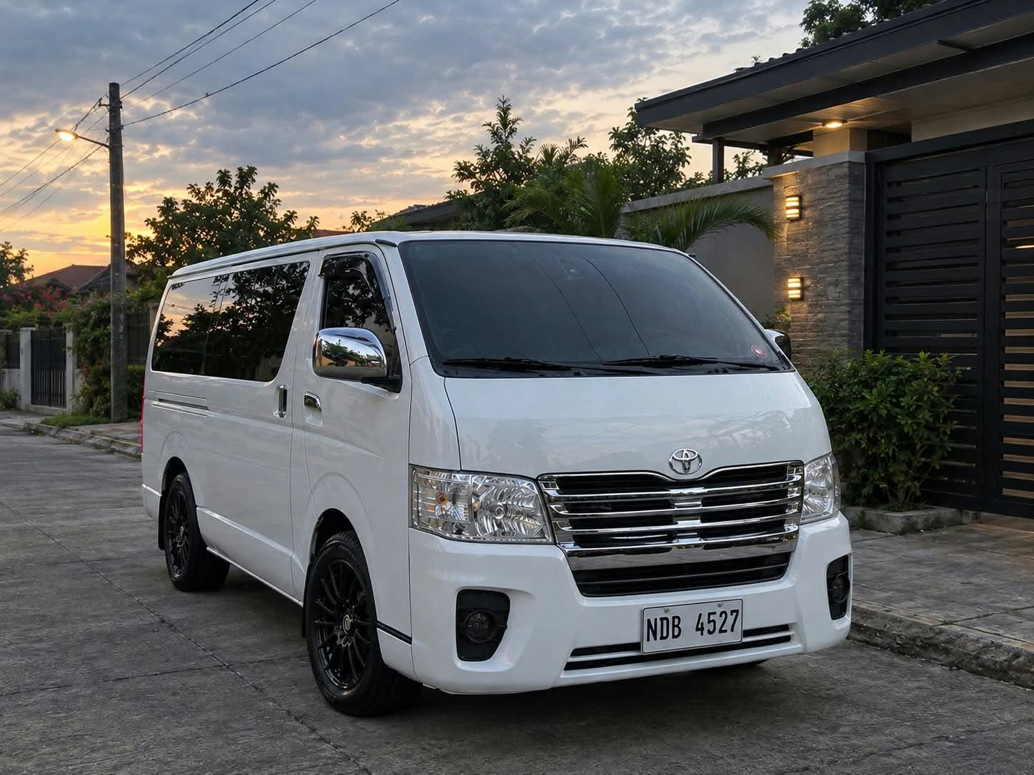Toyota Hiace Commuter